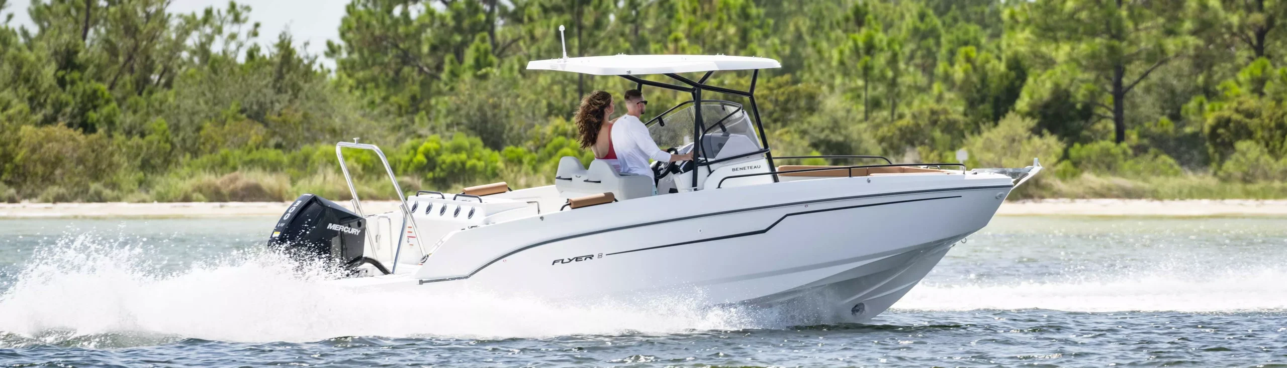 Моторний катер Beneteau Flyer 8 SPACEdeck — фото