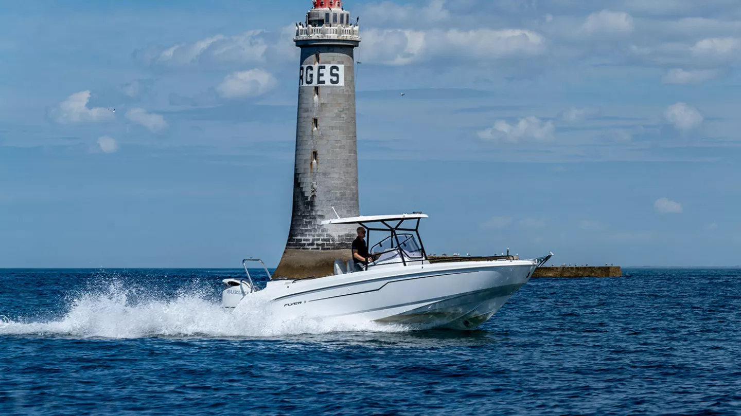 Моторний катер Beneteau Flyer 8 SPACEdeck — фото