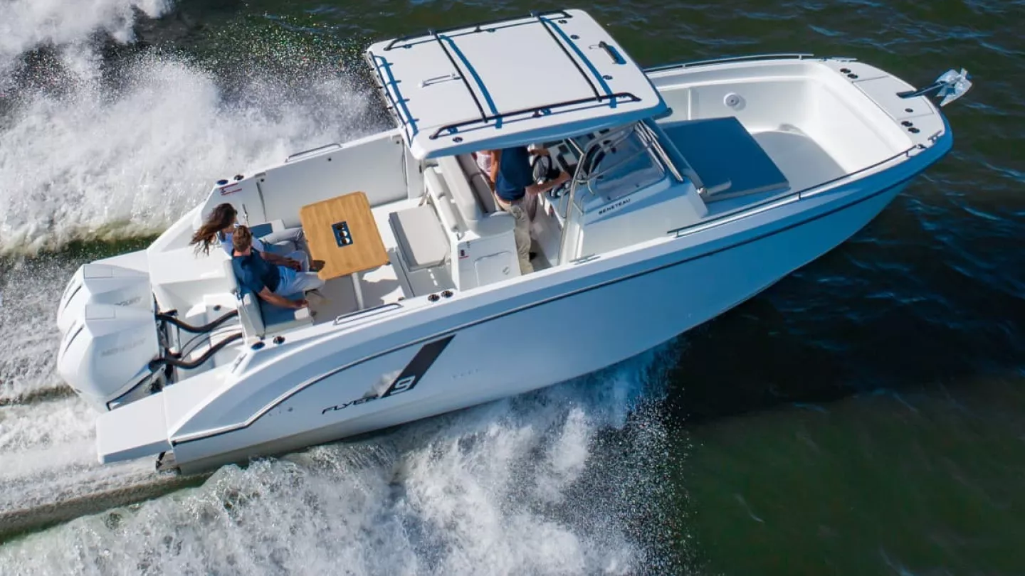 Моторний катер Beneteau Flyer 9 SPACEdeck — фото