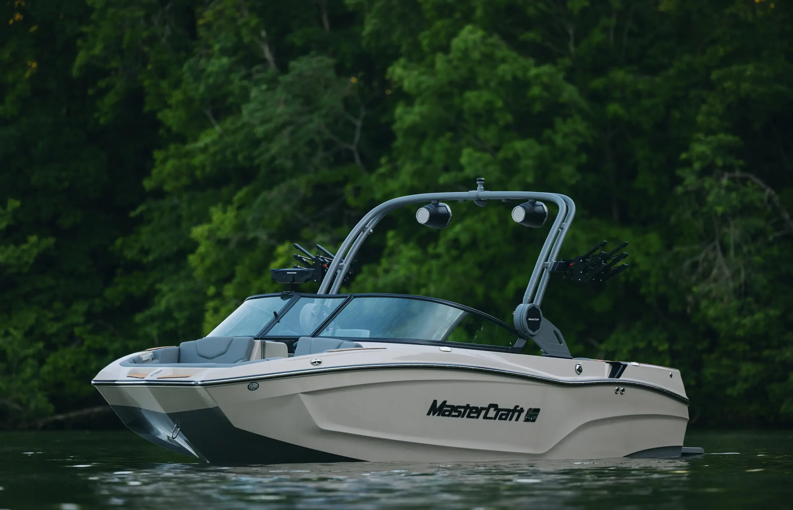 Моторний катер MasterCraft XT20 NEW — фото
