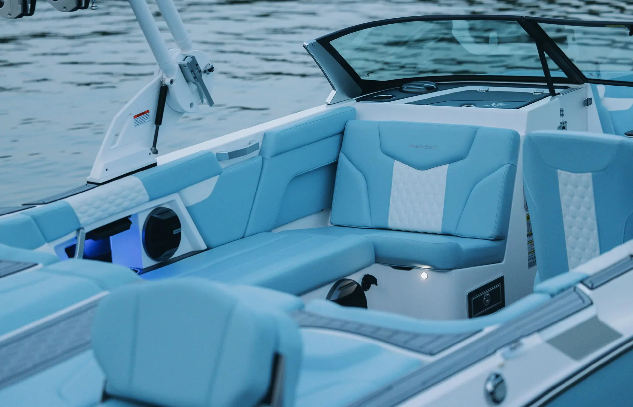Моторний катер MasterCraft XT22 NEW — фото