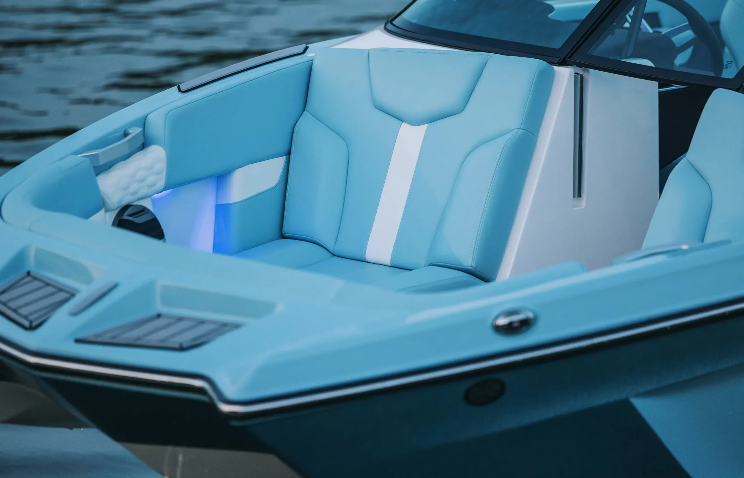 Моторний катер MasterCraft XT22 NEW — фото