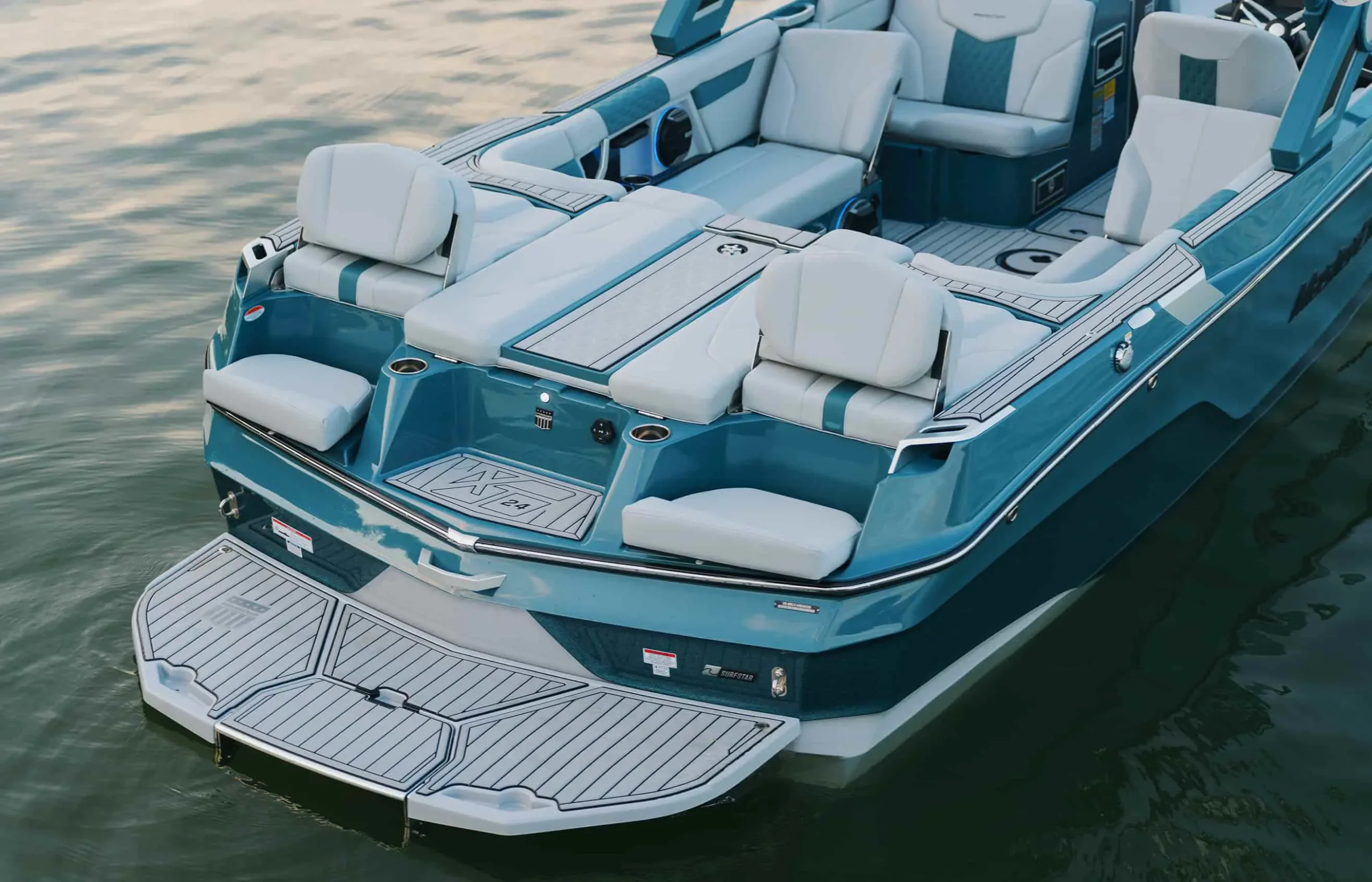 Моторний катер MasterCraft XT24 NEW — фото