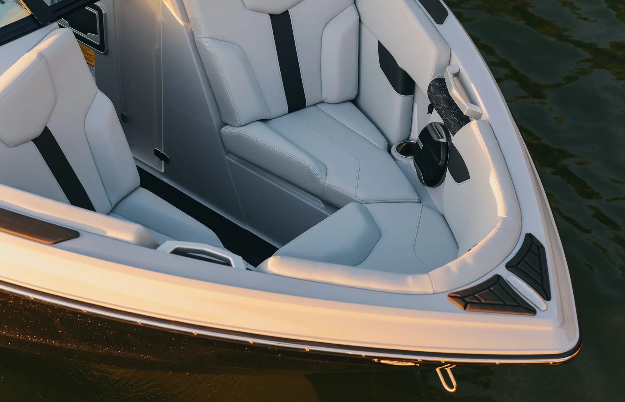 Моторний катер MasterCraft XT22T NEW — фото