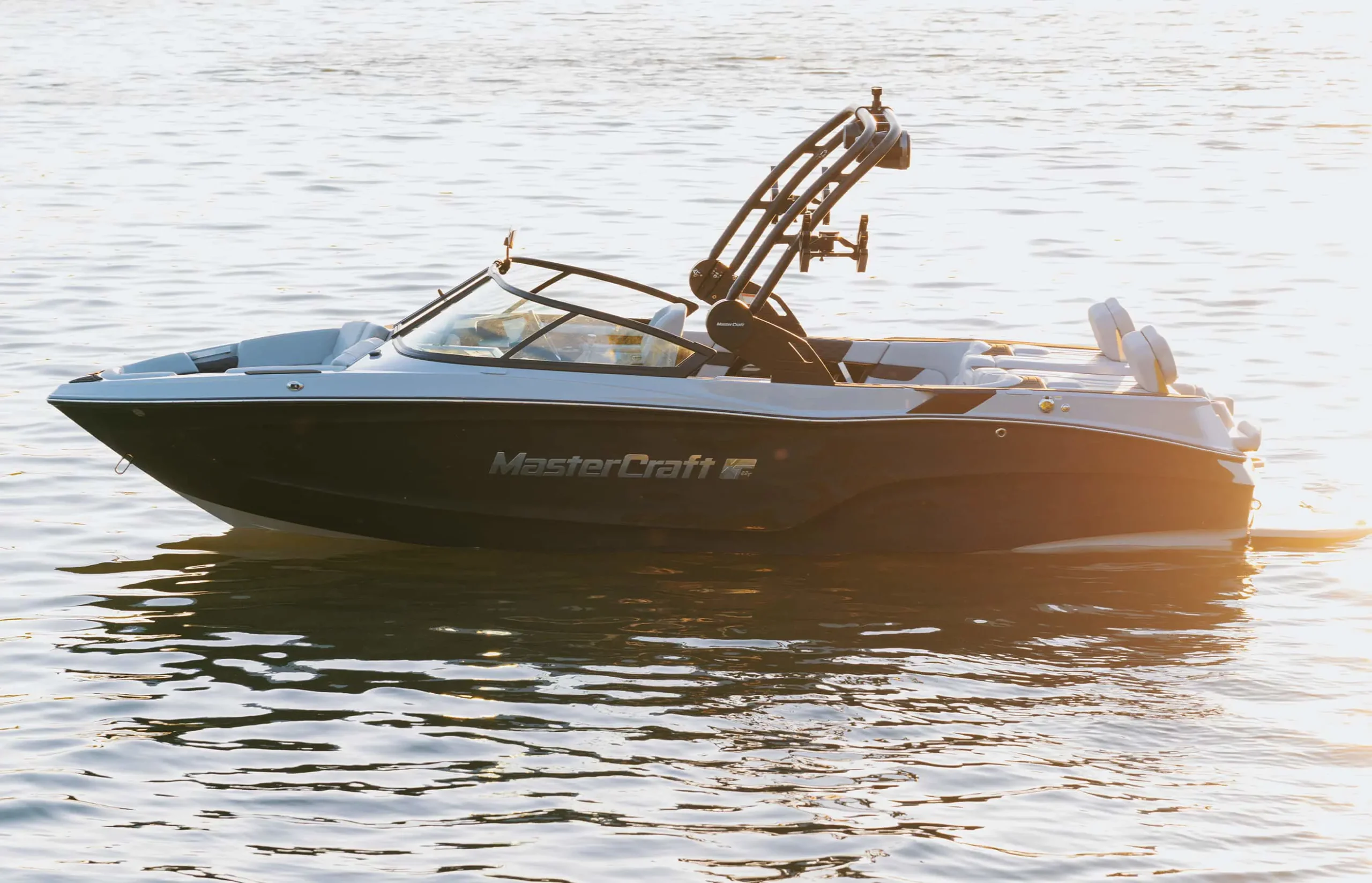 Моторний катер MasterCraft XT22T NEW — фото