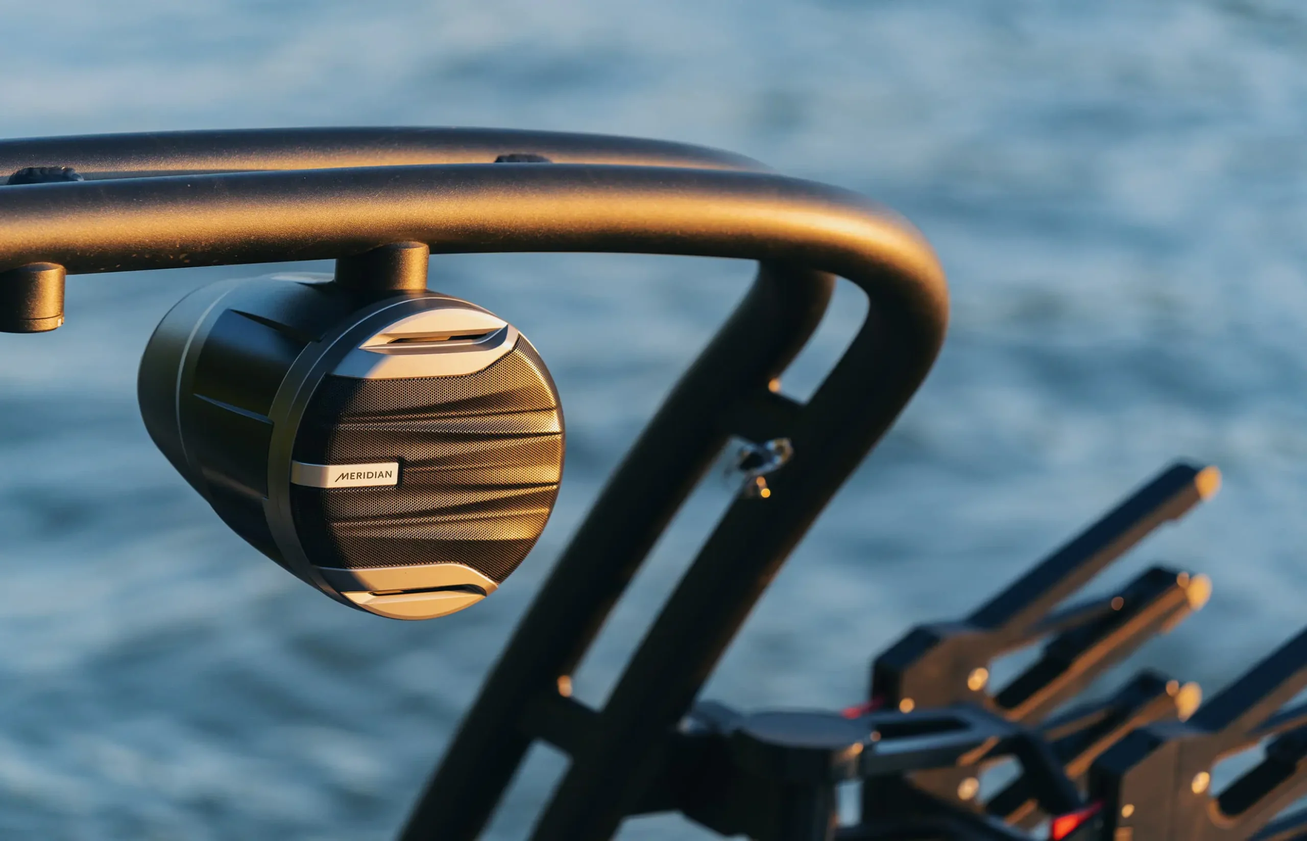 Моторний катер MasterCraft XT22T NEW — фото
