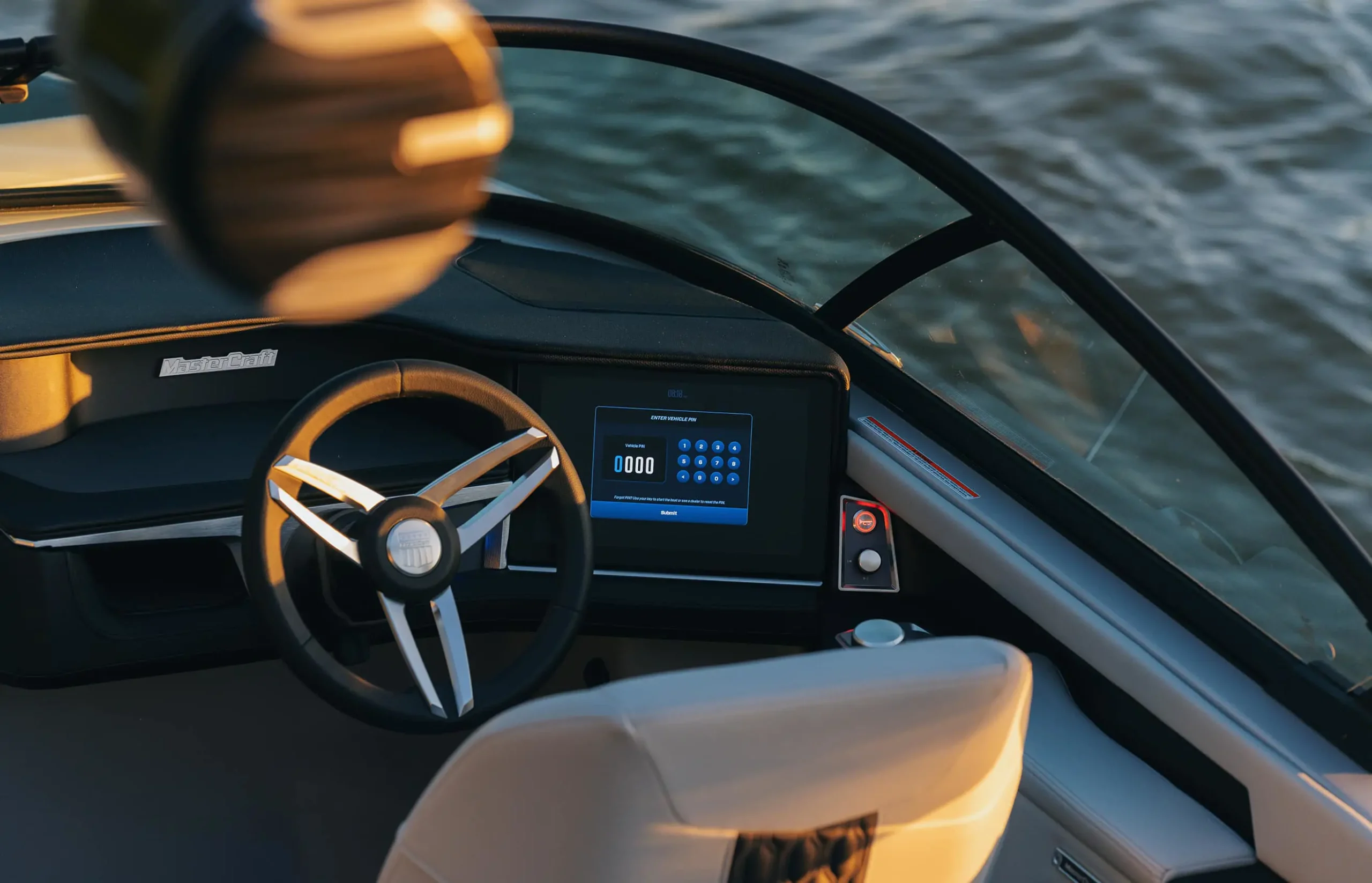 Моторний катер MasterCraft XT22T NEW — фото