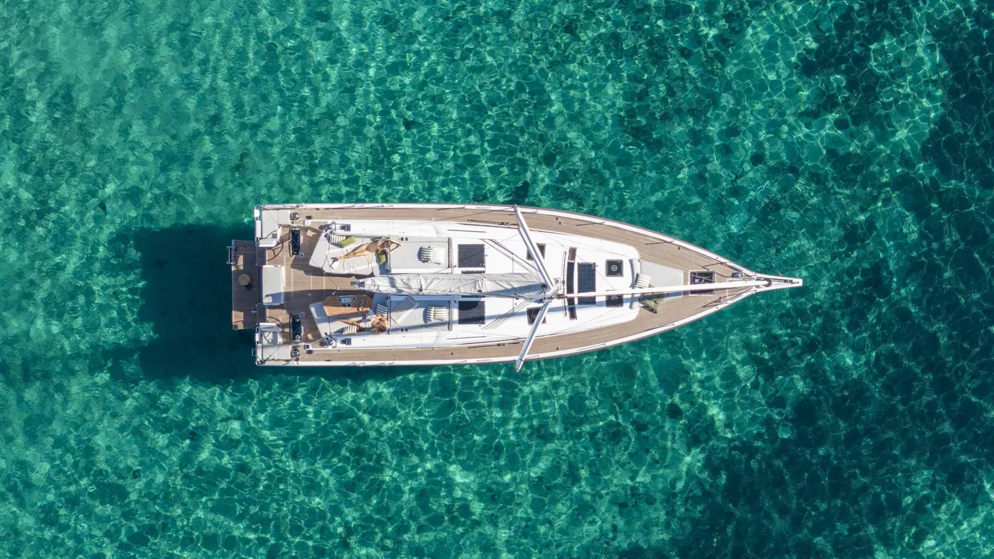 Beneteau Oceanis 52 на узбережжі Франції