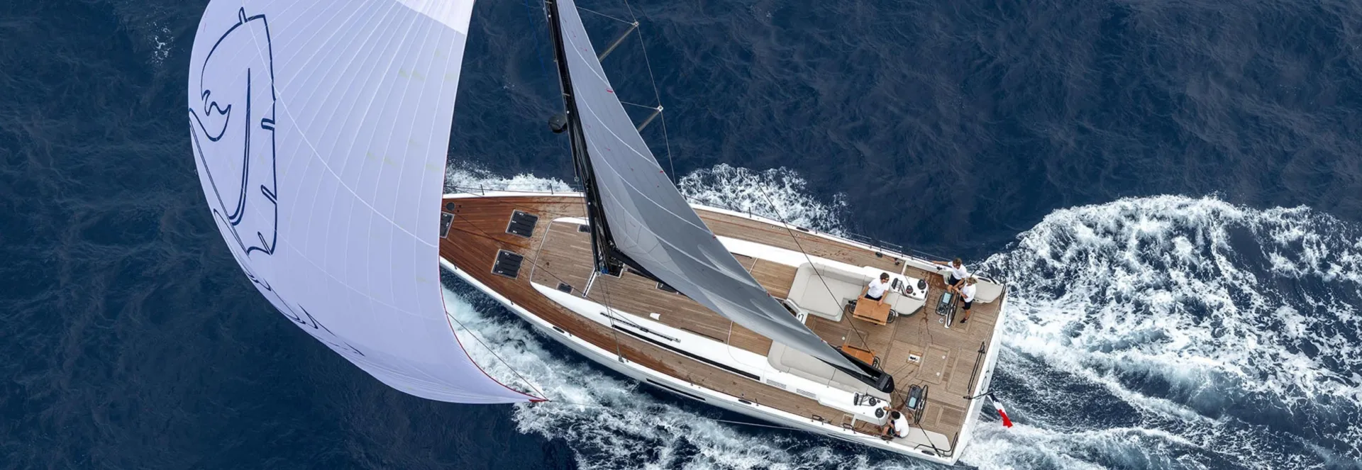 Спортивна вітрильна яхта Beneteau First 60